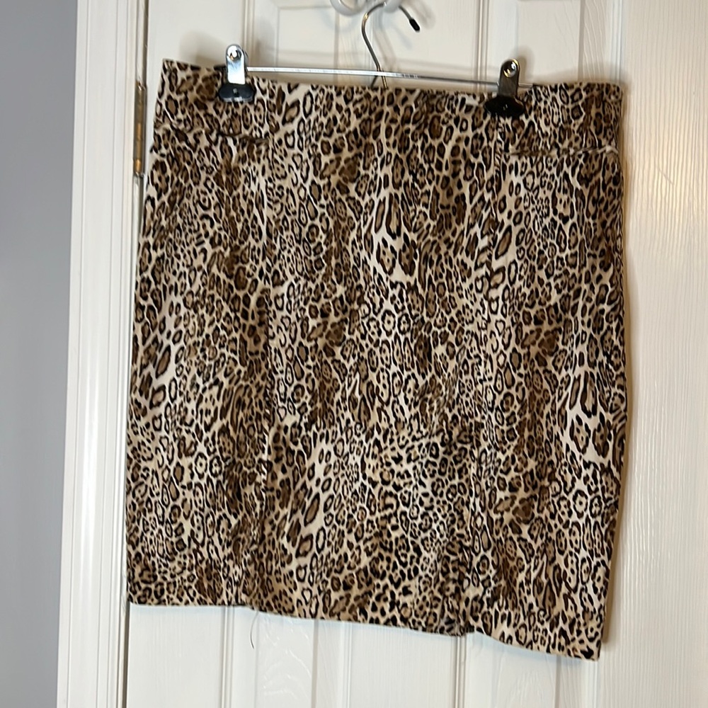 Ladies NY&CO Animal Print skirt size 14